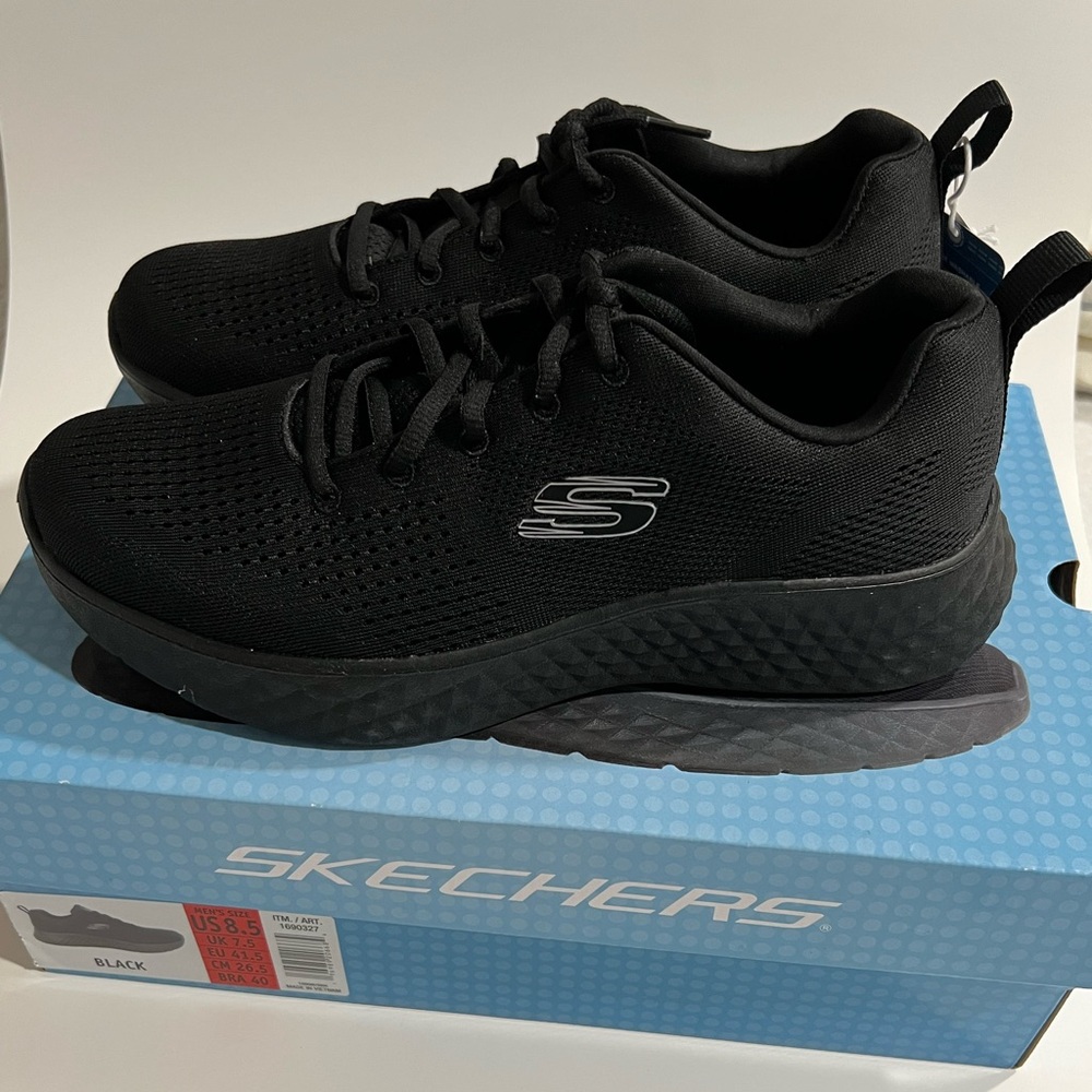Skechers Air-Cooled memory foam Black on Black men size 8.5. New in original box